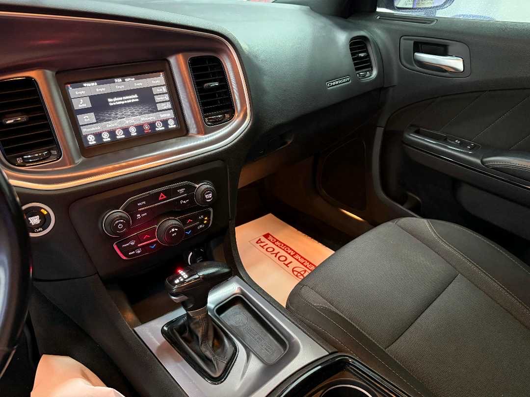 2021 Dodge Charger SXT thumbnail 9