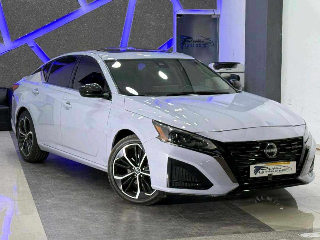 2023 Nissan Altima SR thumbnail 2