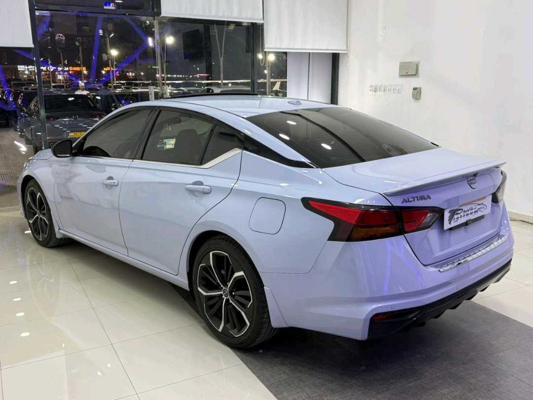 2023 Nissan Altima SR thumbnail 4