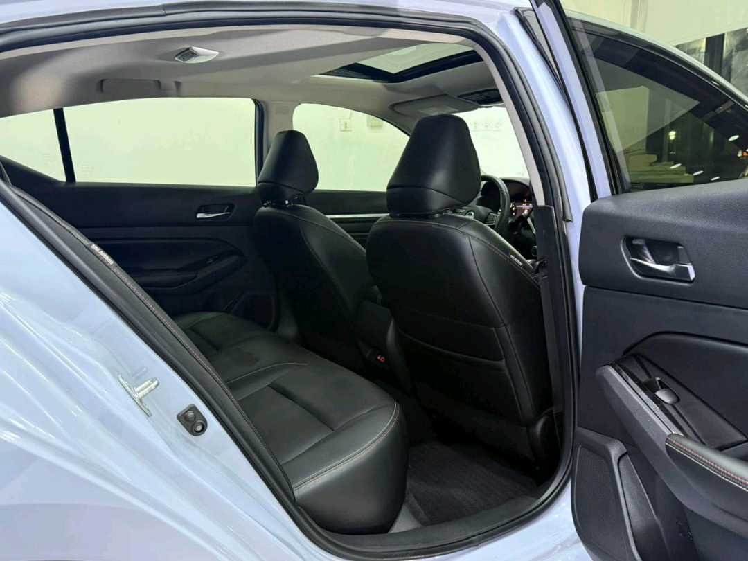 2023 Nissan Altima SR thumbnail 5