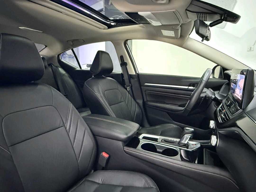 2023 Nissan Altima SR thumbnail 6