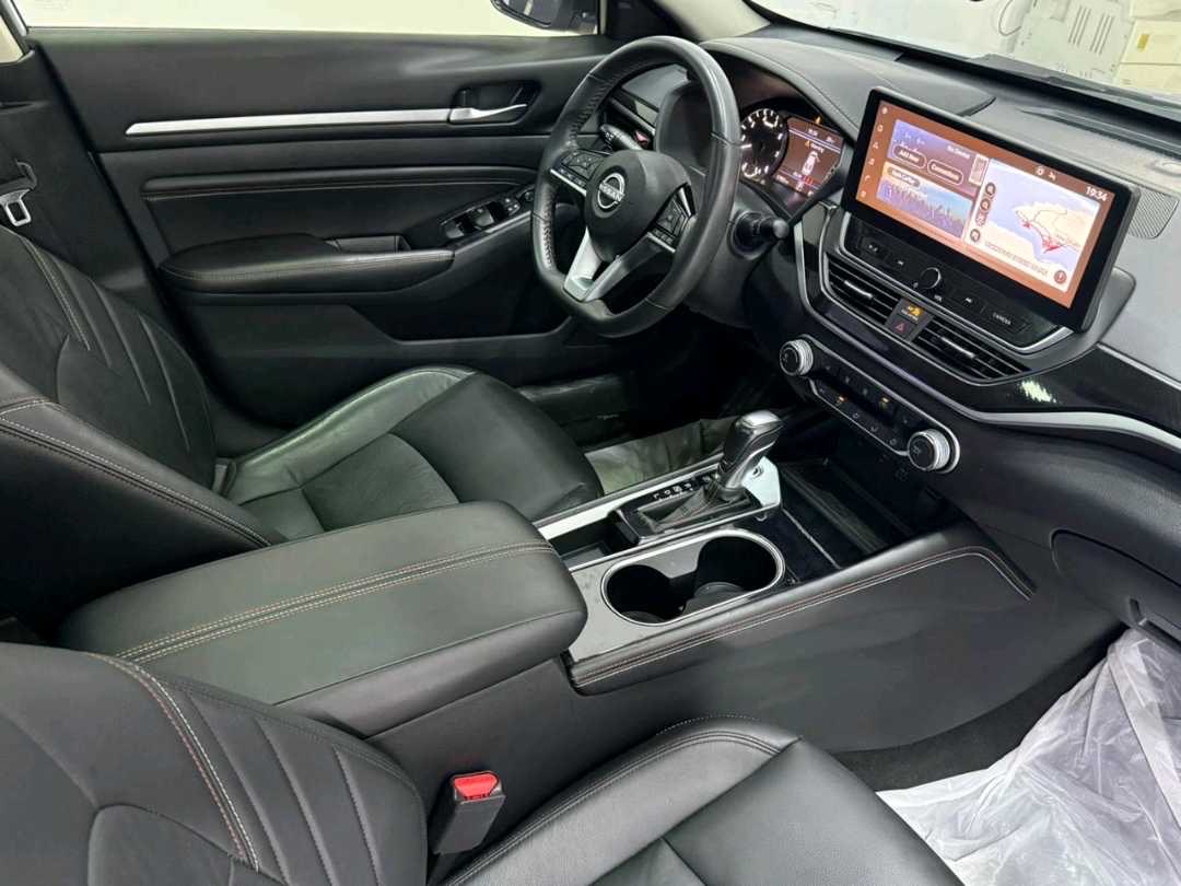 2023 Nissan Altima SR thumbnail 7