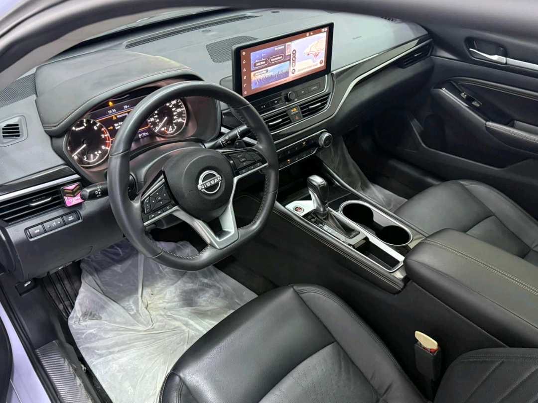 2023 Nissan Altima SR thumbnail 8
