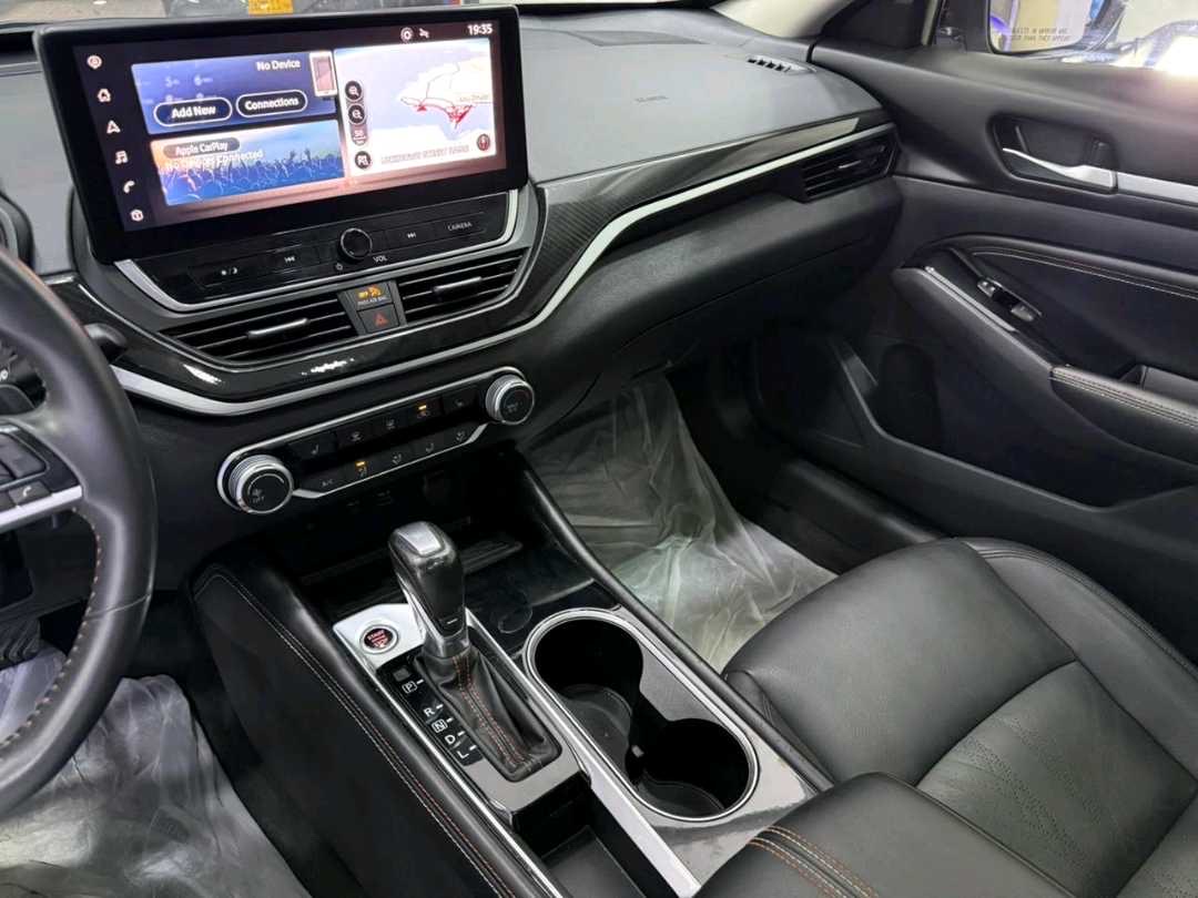 2023 Nissan Altima SR thumbnail 9