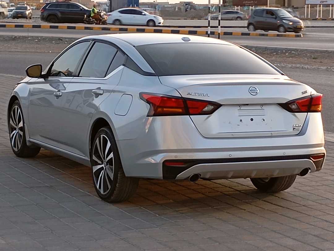2020 Nissan Altima SR thumbnail 4