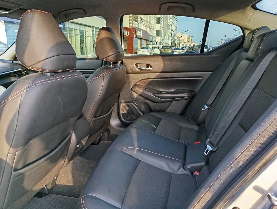 2020 Nissan Altima SR thumbnail 5
