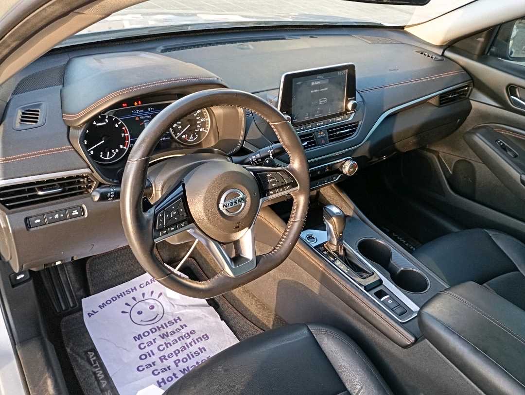2020 Nissan Altima SR thumbnail 8