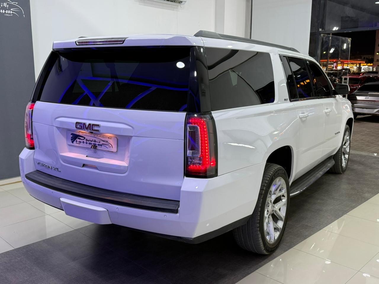 2018 GMC Yukon SLE thumbnail 4