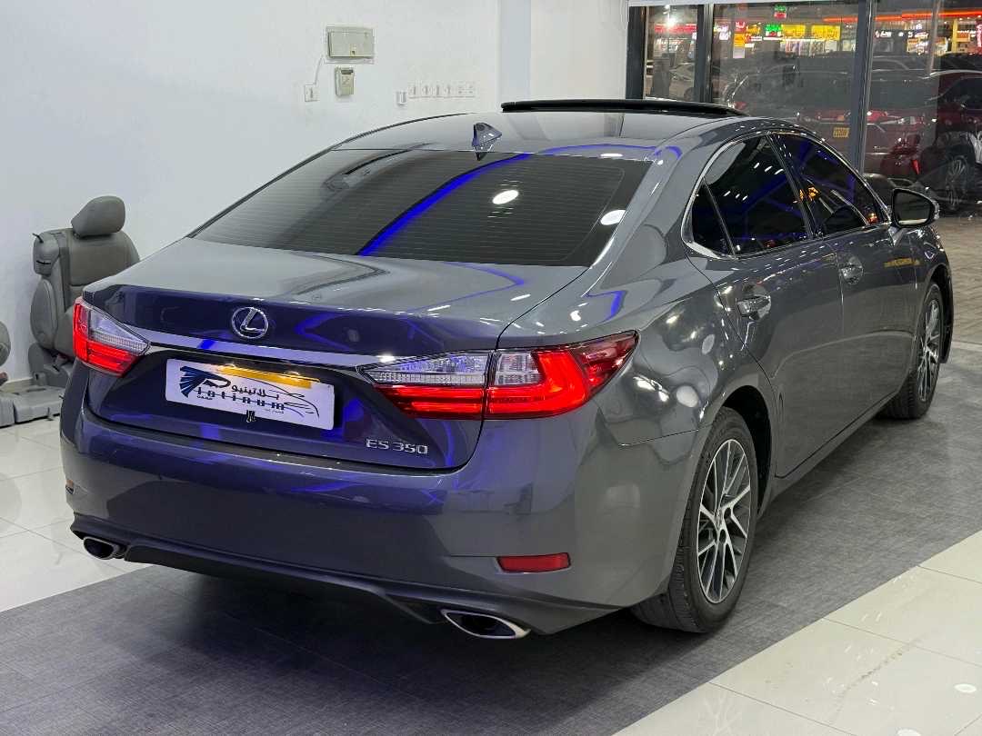 2017 Lexus ES 350 thumbnail 4