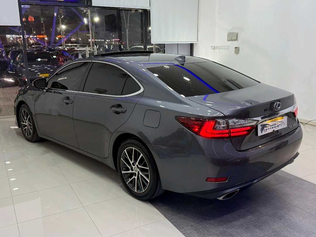 2017 Lexus ES 350 thumbnail 5