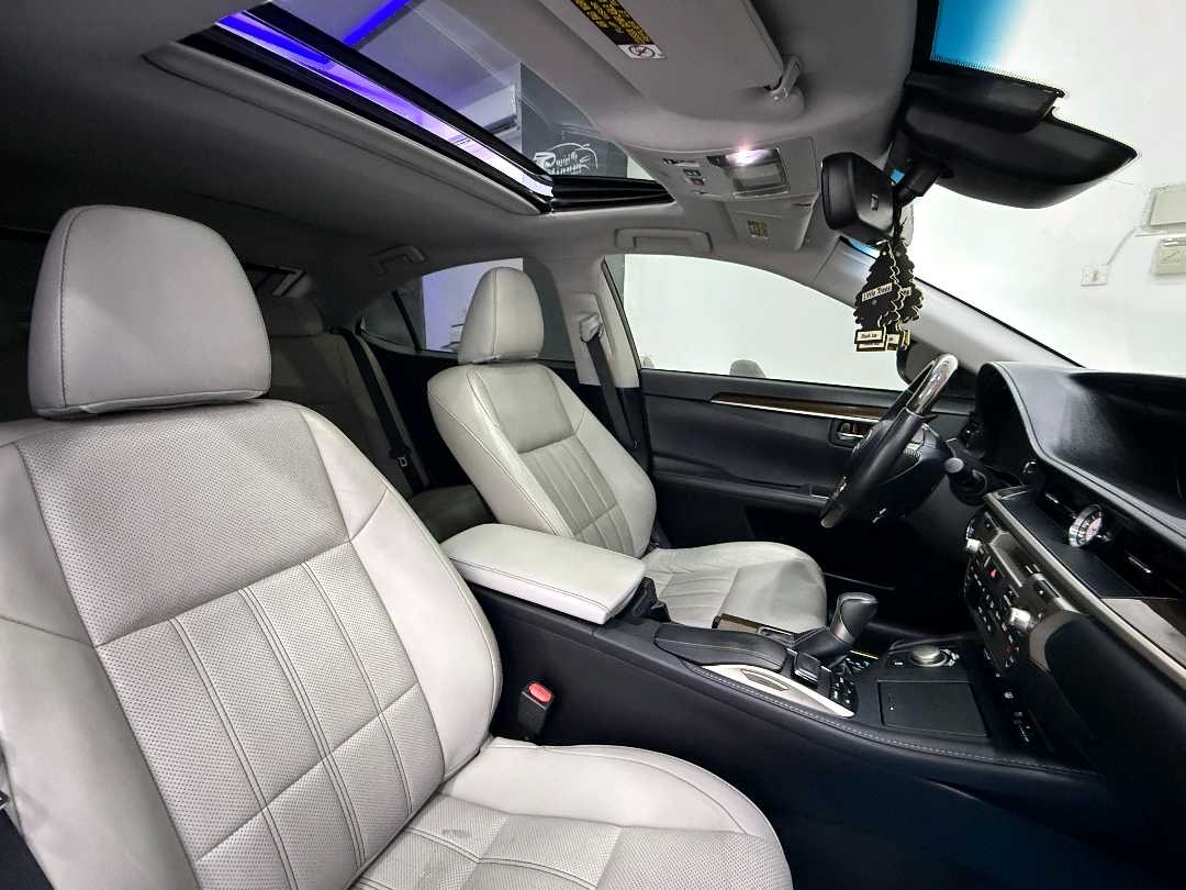 2017 Lexus ES 350 thumbnail 6