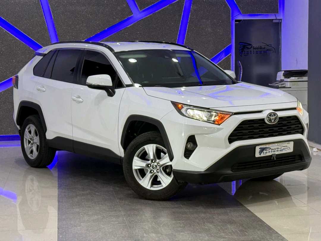 2020 Toyota Rav4 XLE thumbnail 2