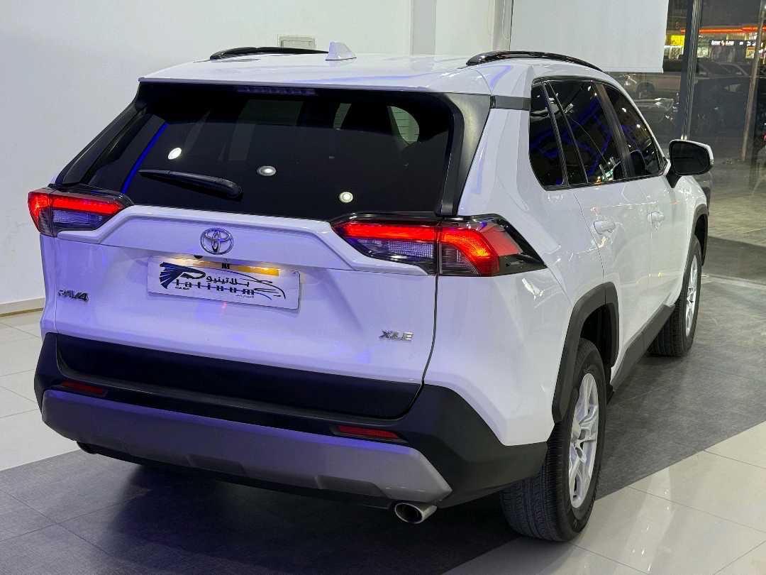 2020 Toyota Rav4 XLE thumbnail 4