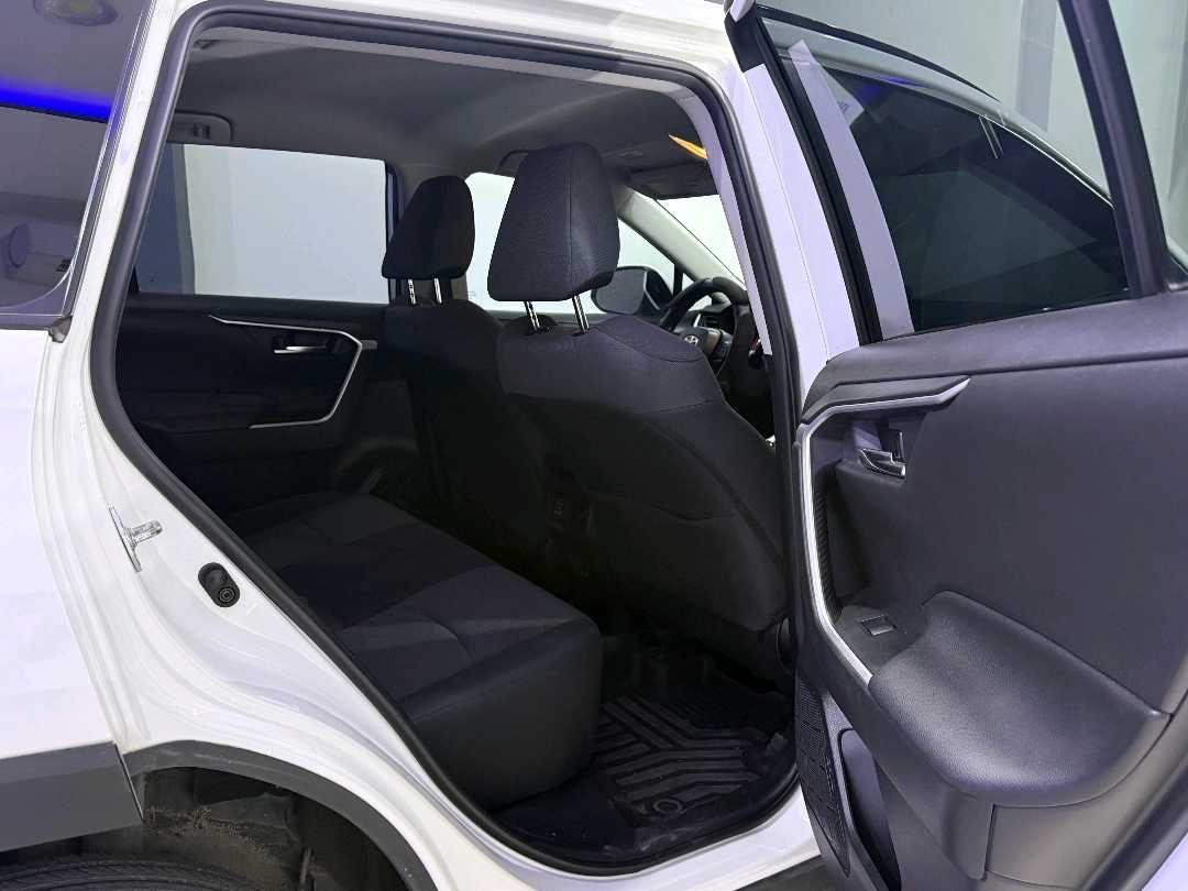 2020 Toyota Rav4 XLE thumbnail 5