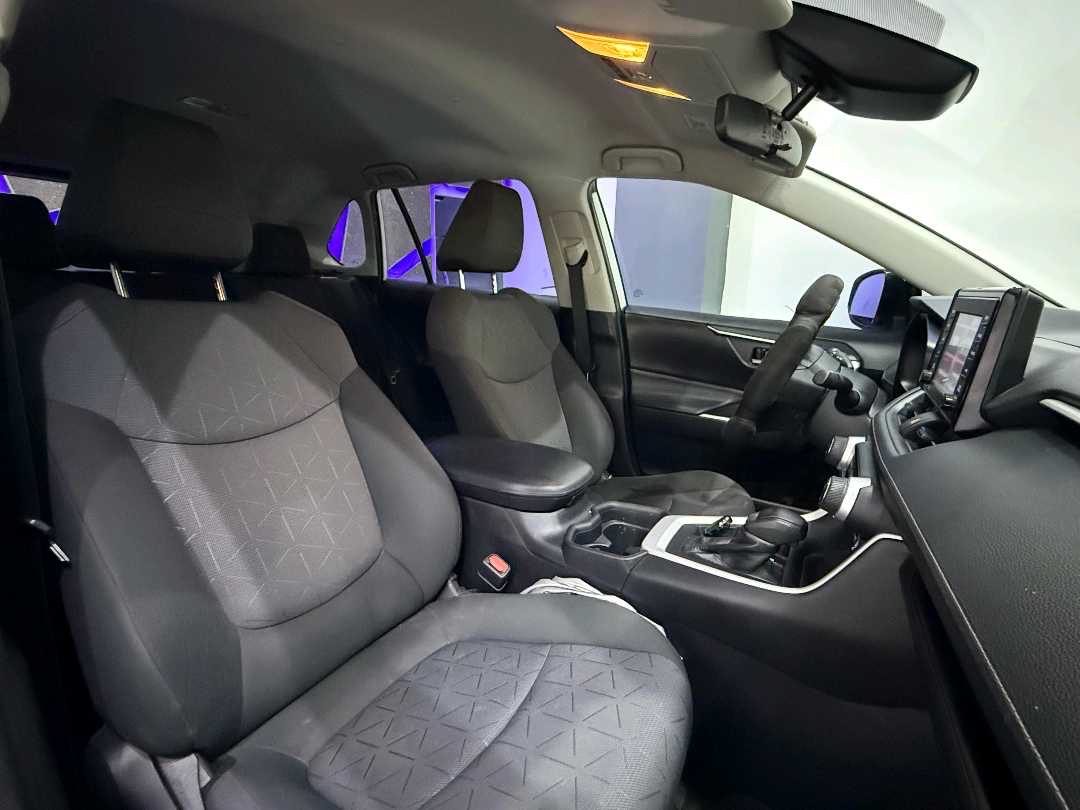 2020 Toyota Rav4 XLE thumbnail 6
