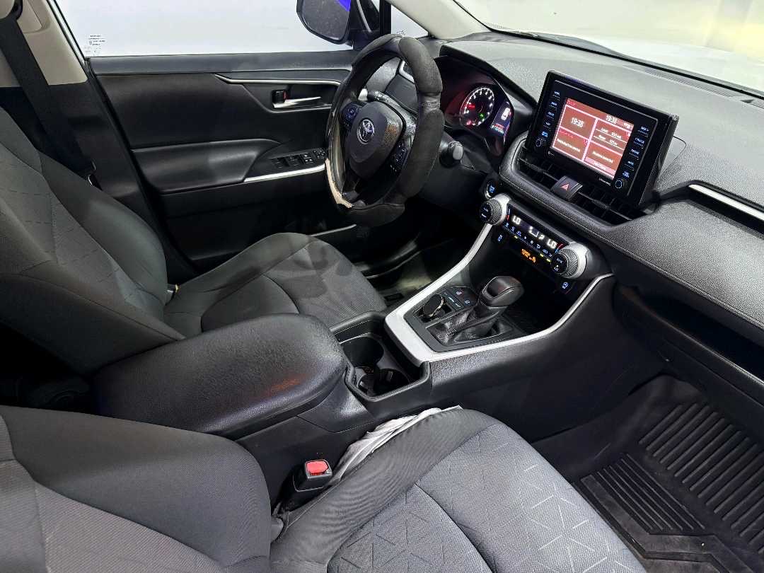 2020 Toyota Rav4 XLE thumbnail 7