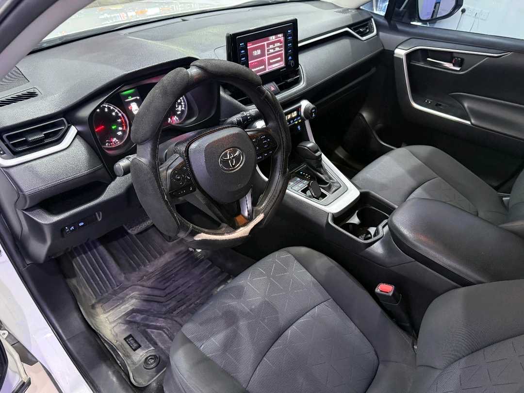 2020 Toyota Rav4 XLE thumbnail 8