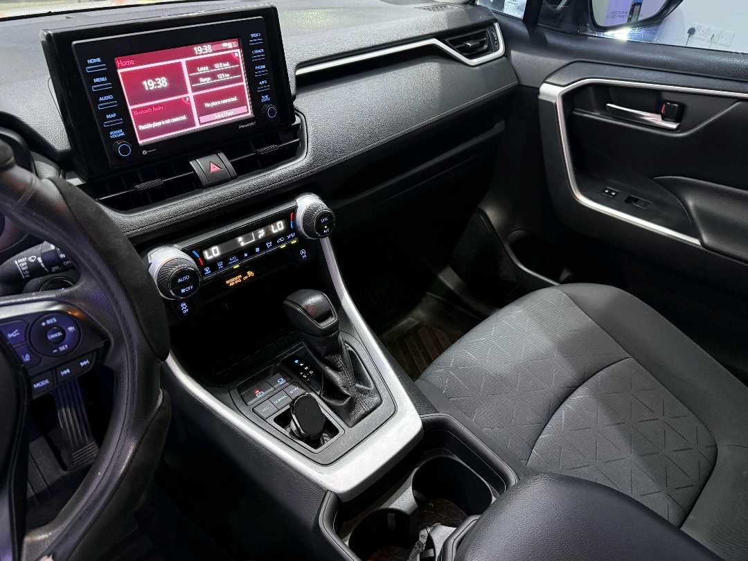 2020 Toyota Rav4 XLE thumbnail 9