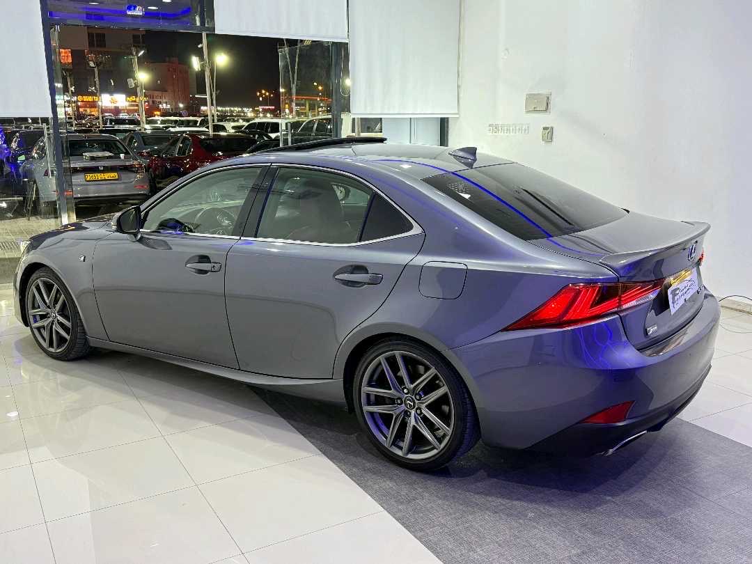 2019 Lexus IS 300 thumbnail 3