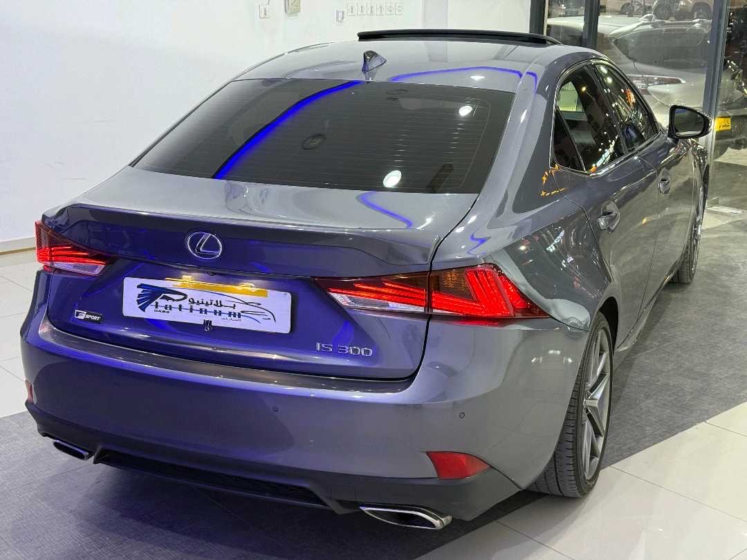 2019 Lexus IS 300 thumbnail 4