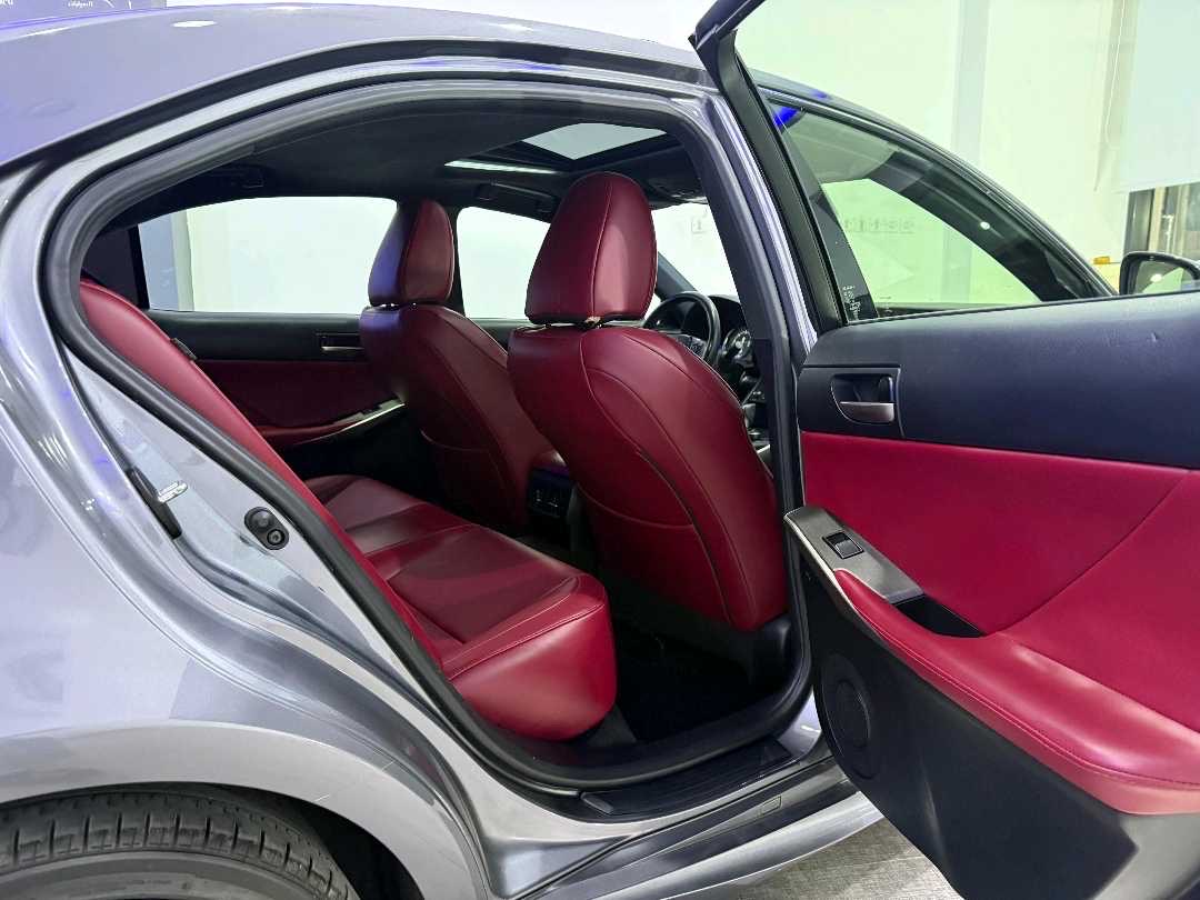2019 Lexus IS 300 thumbnail 5