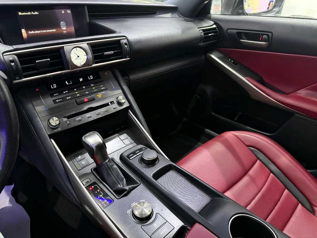 2019 Lexus IS 300 thumbnail 9