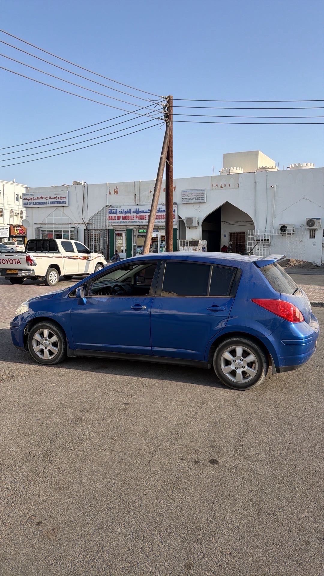 2012 Nissan Versa SV thumbnail 2