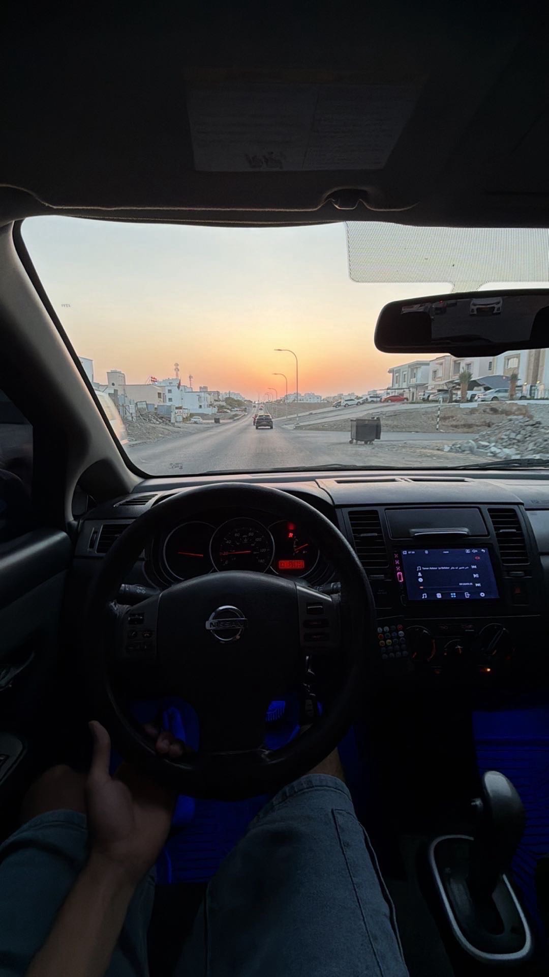 2012 Nissan Versa SV thumbnail 3