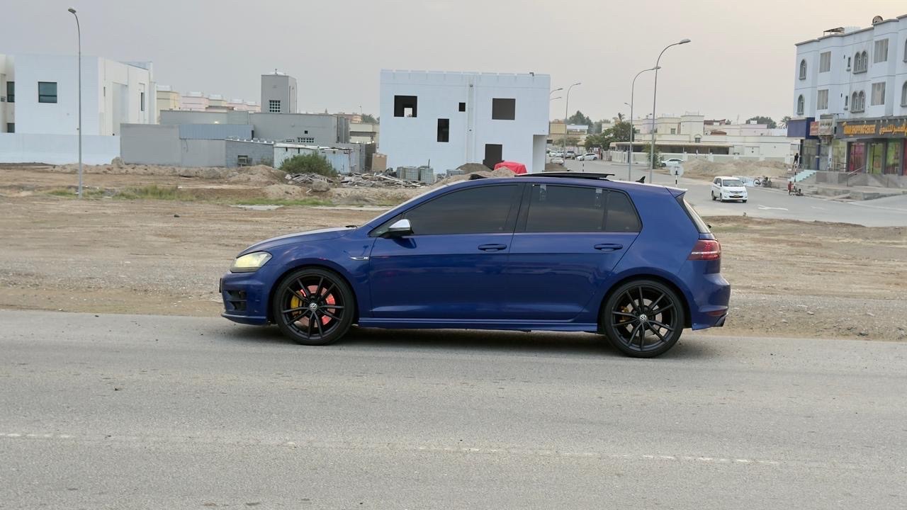 2014 Volkswagen Golf R thumbnail 3