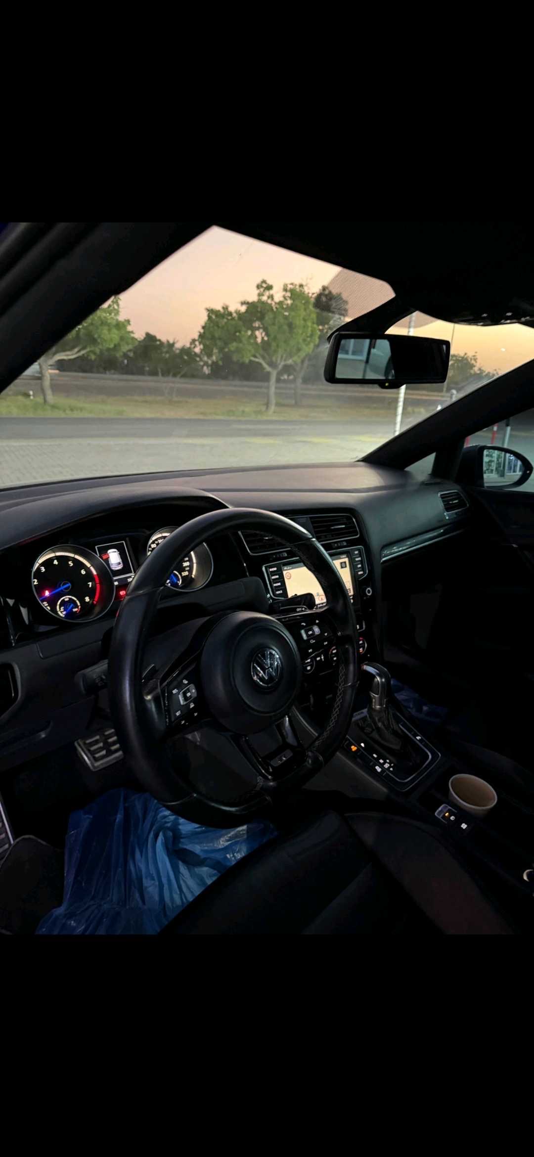 2014 Volkswagen Golf R thumbnail 12