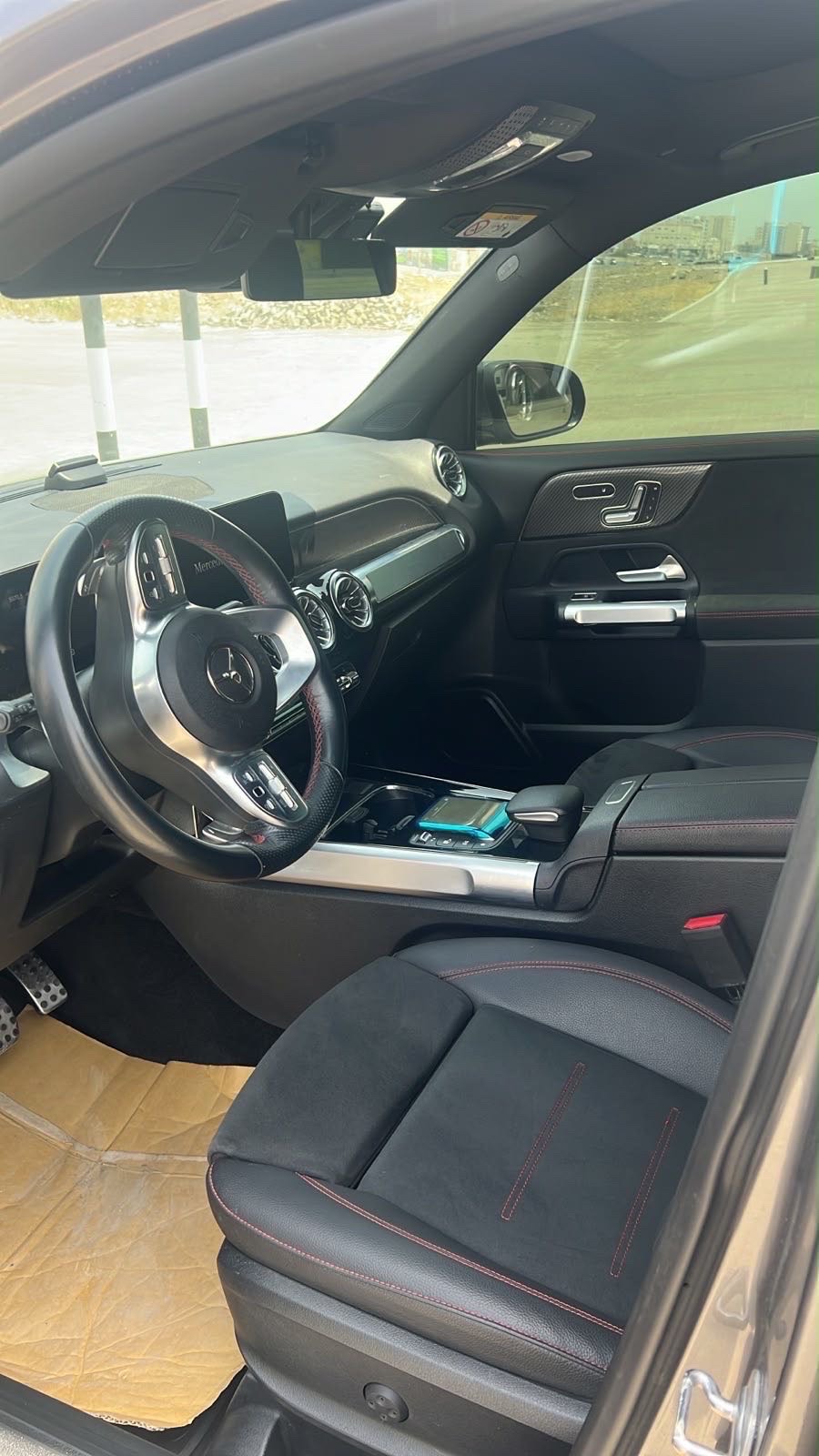 2023 Mercedes-Benz GLB GLB 200 AMG Line thumbnail 4