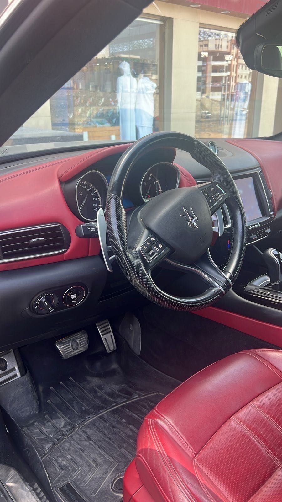 2018 Maserati Levante Base thumbnail 18