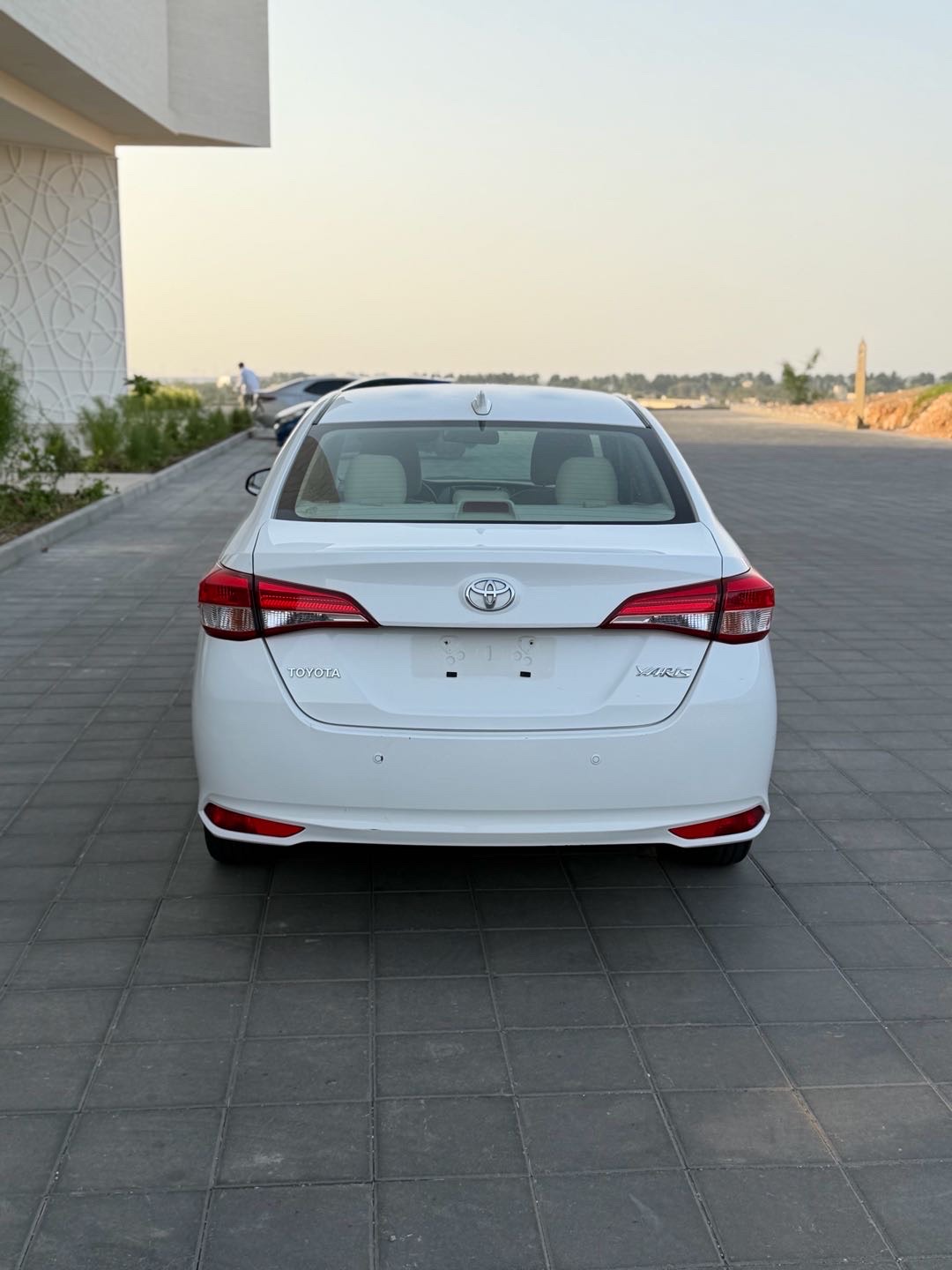 2022 Toyota Yaris LE thumbnail 3