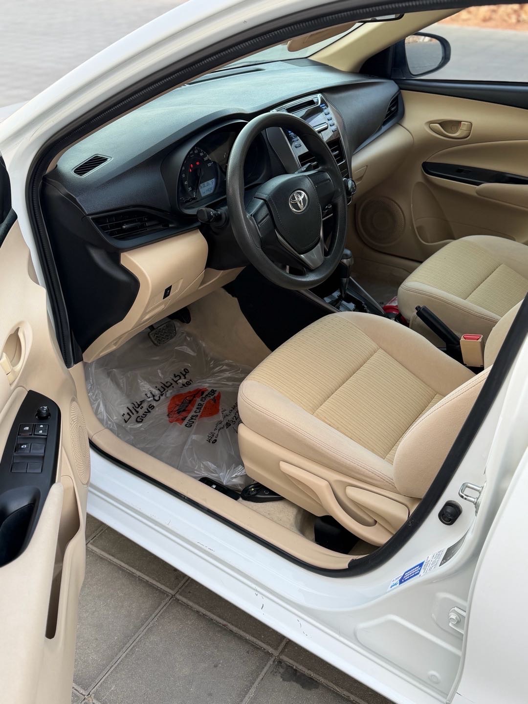 2022 Toyota Yaris LE thumbnail 8