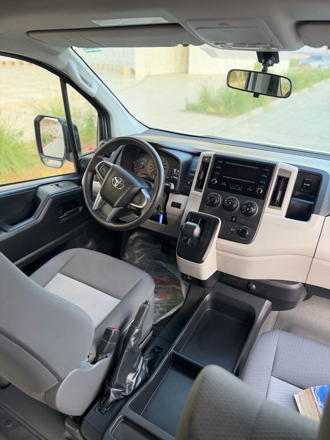 2022 Toyota Hiace Standard Roof thumbnail 9