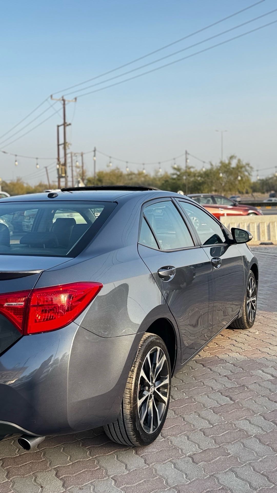 2018 Toyota Corolla SE thumbnail 5