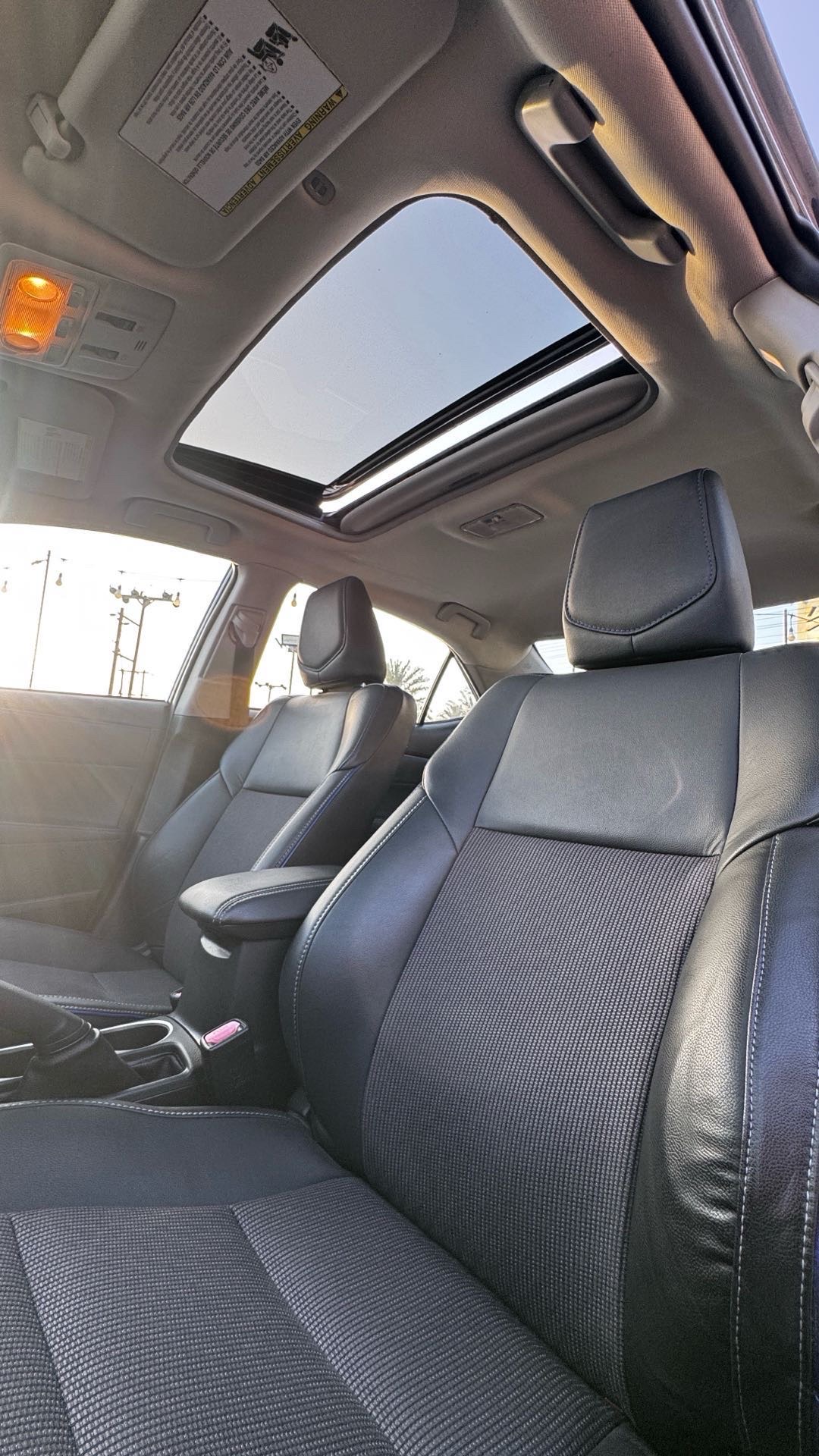 2018 Toyota Corolla SE thumbnail 7