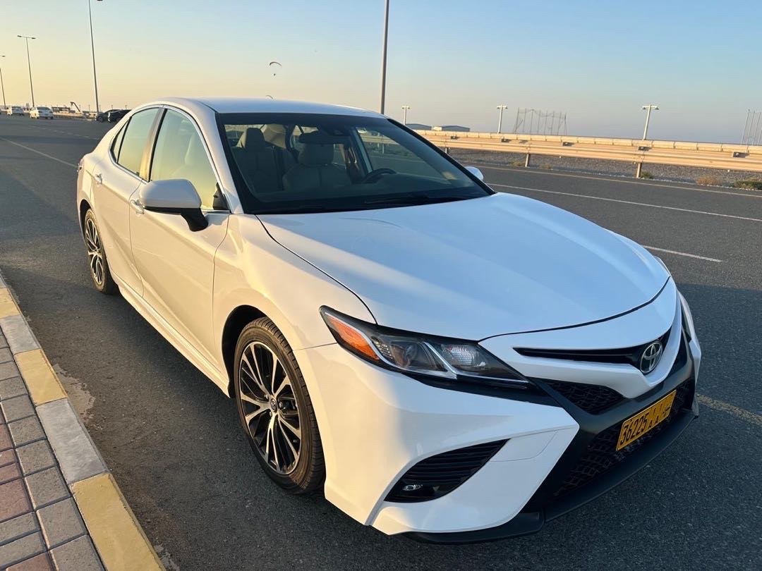 2019 Toyota Camry SE thumbnail 2