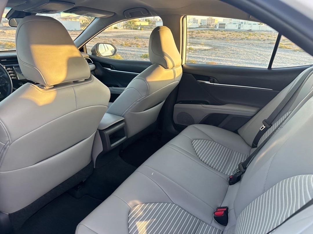 2019 Toyota Camry SE thumbnail 5