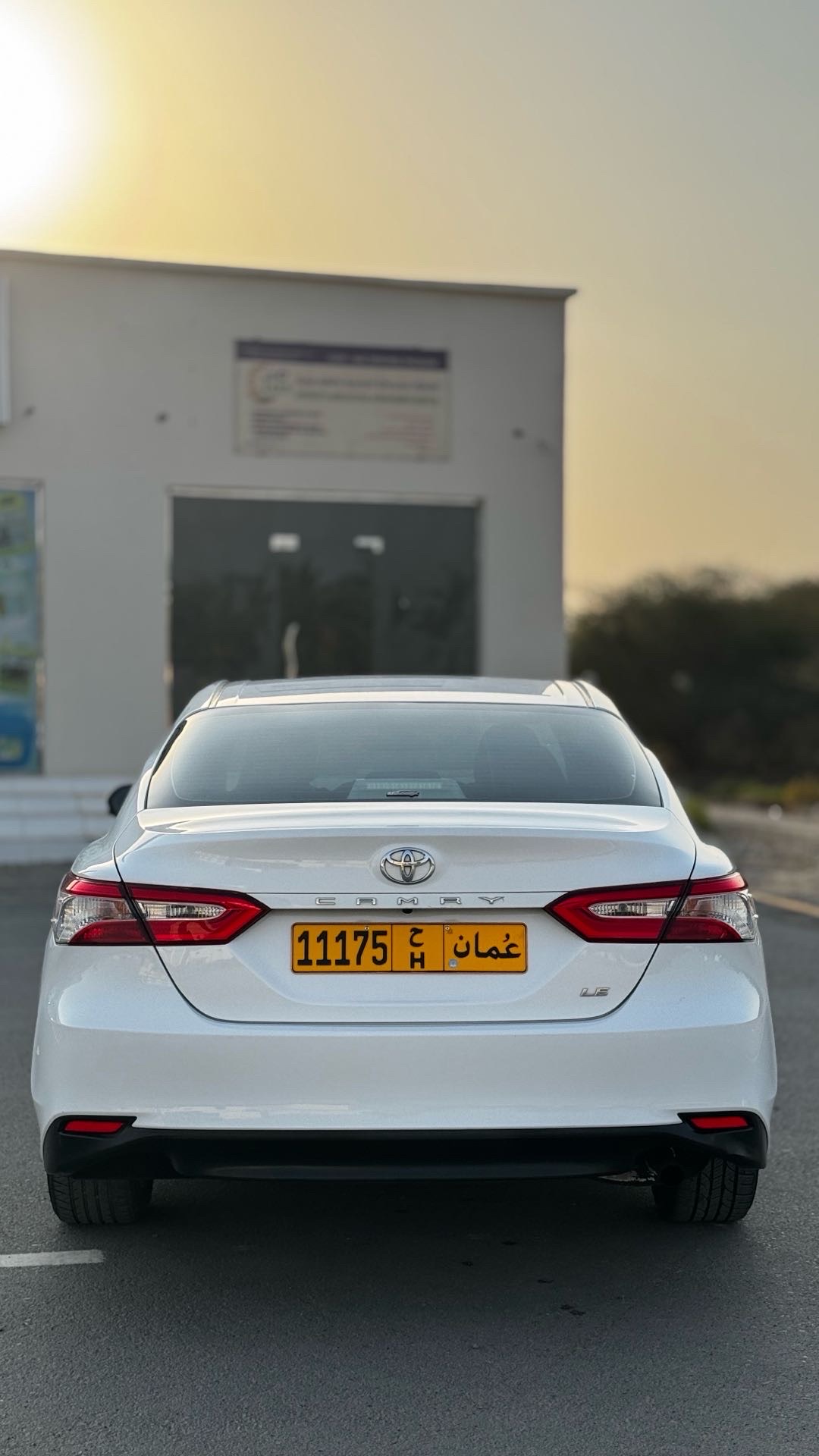 2018 Toyota Camry LE thumbnail 3