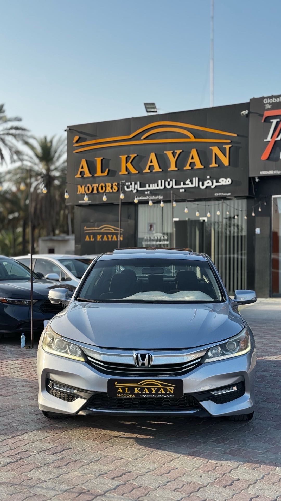 2017 Honda Accord EX-L thumbnail 2