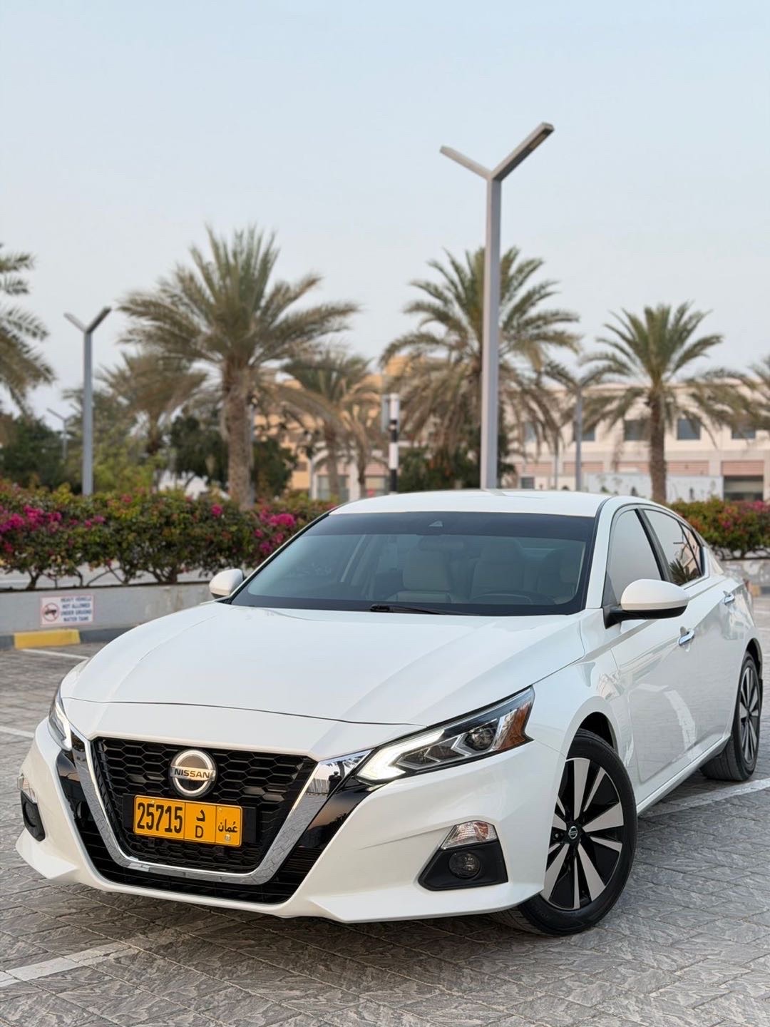 2021 Nissan Altima SV thumbnail 2