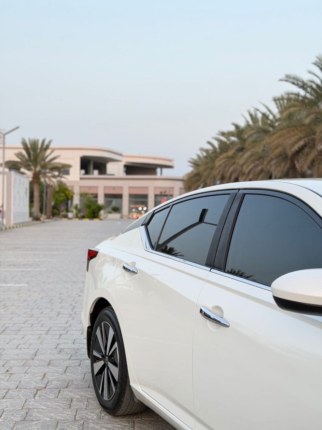 2021 Nissan Altima SV thumbnail 3