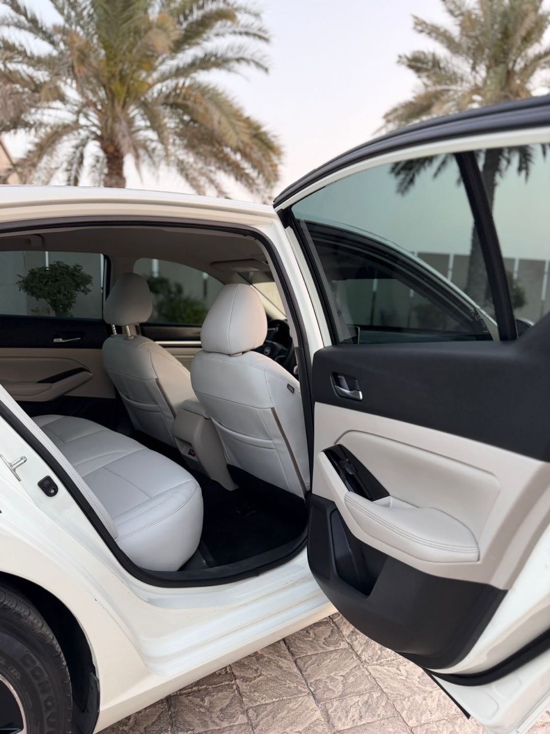2021 Nissan Altima SV thumbnail 8
