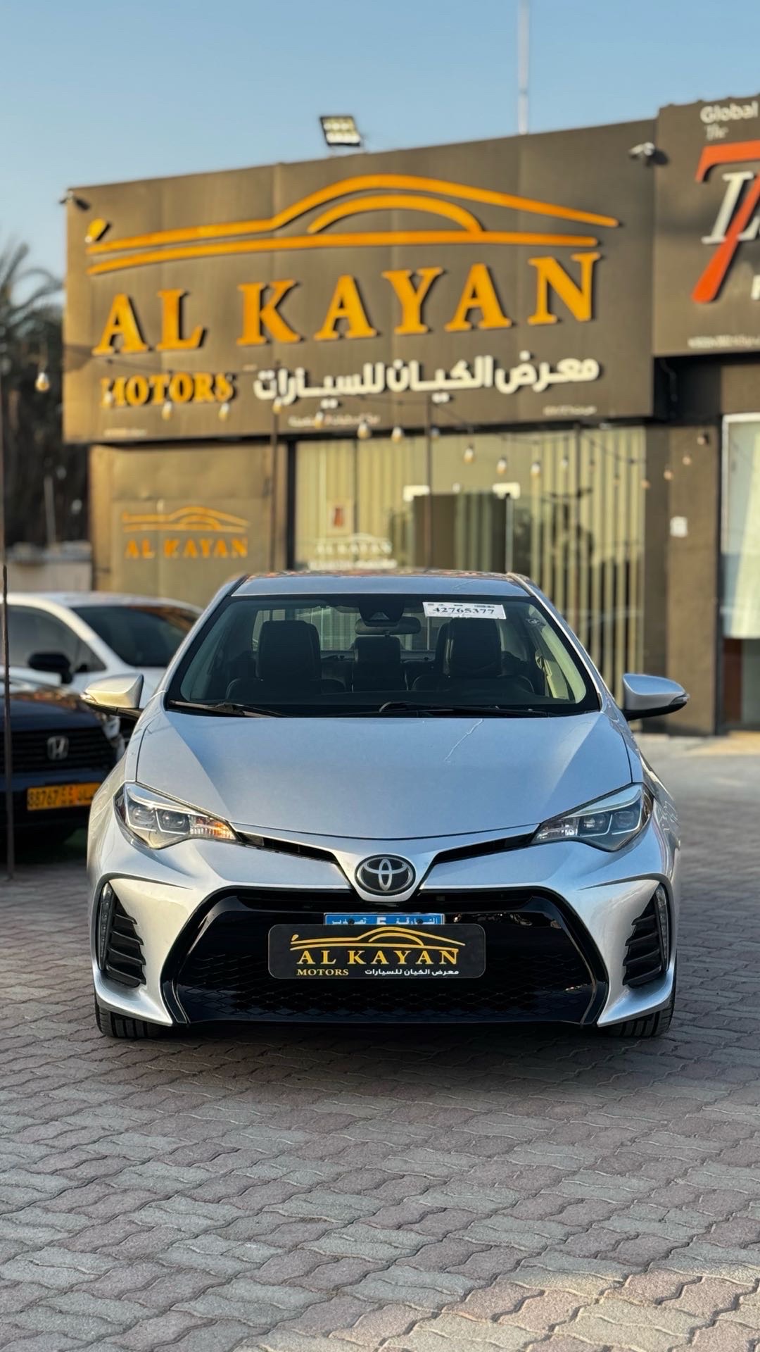 2019 Toyota Corolla SE thumbnail 2