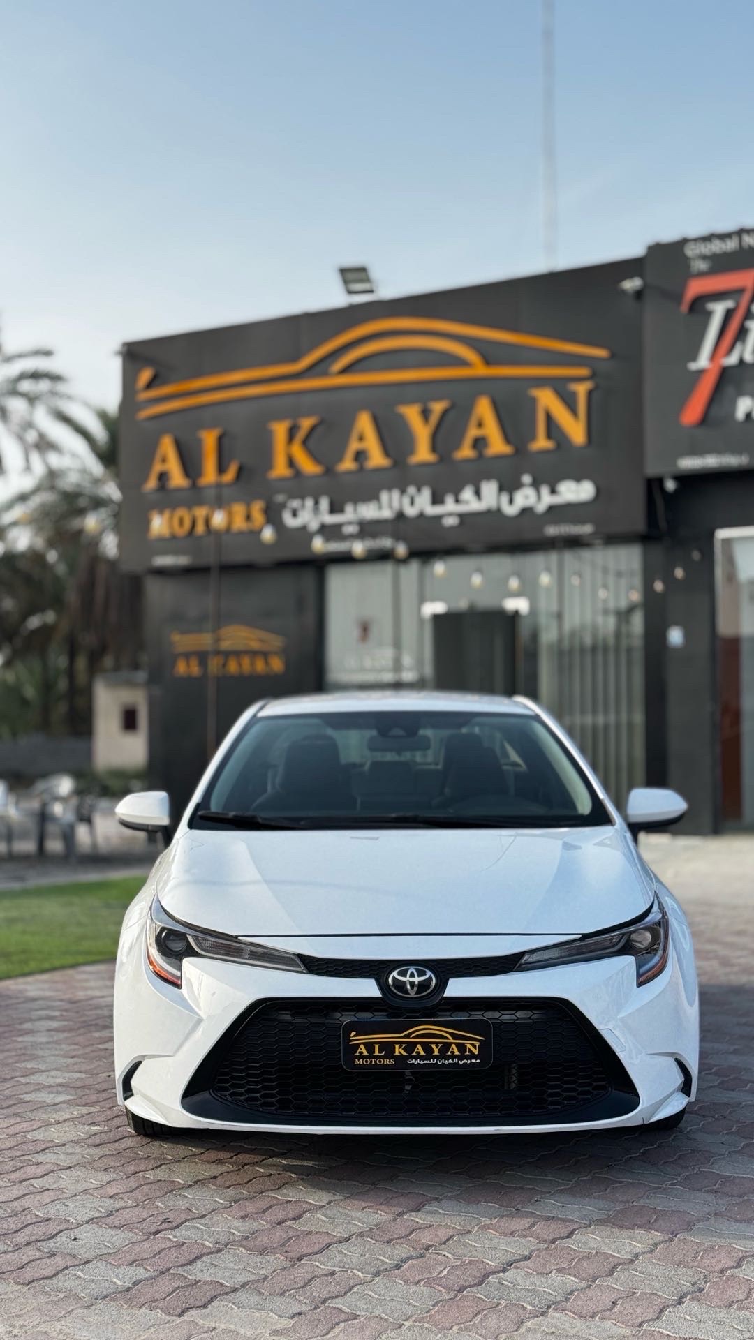 2021 Toyota Corolla LE thumbnail 2