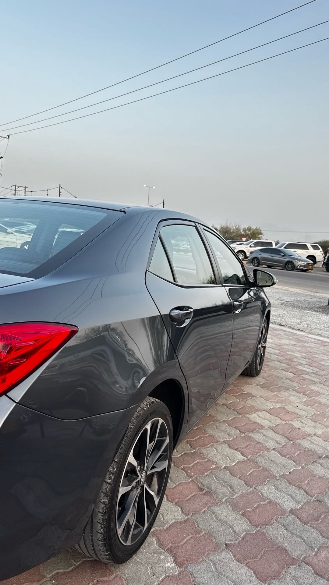 2018 Toyota Corolla SE thumbnail 3