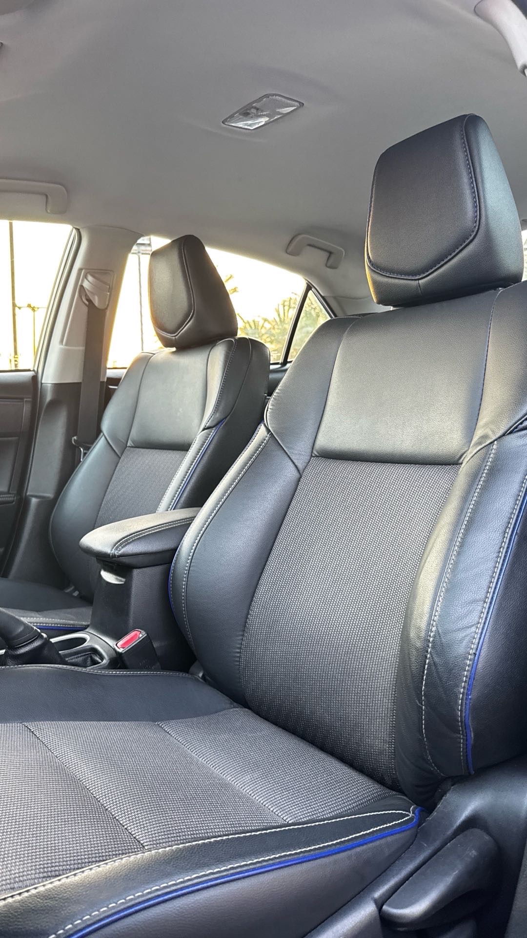 2018 Toyota Corolla SE thumbnail 5