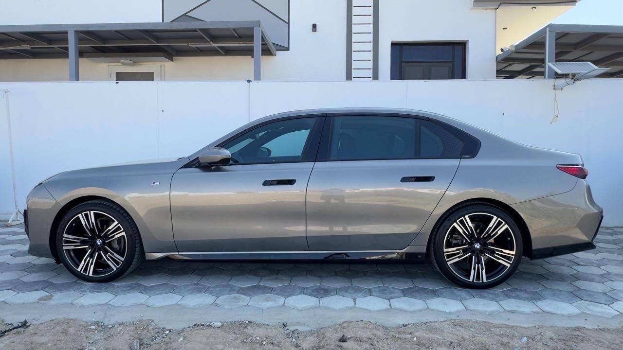 2023 BMW 7 Series SRT Hellcat thumbnail 3