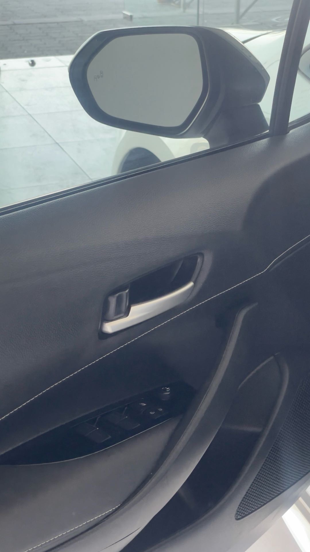 2023 Toyota Corolla SE thumbnail 11